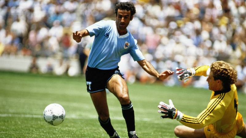 Antonio Alzamendi: Chile debió estar en el Mundial porque tiene un fútbol sensacional