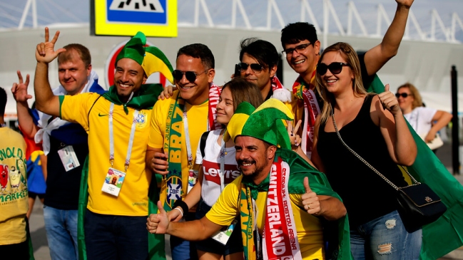 “¡Un minuto de silencio!”: Hinchas brasileños se burlaron de Argentina en Rusia