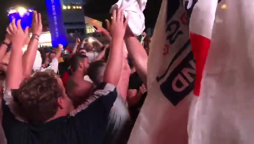 Ingleses vivieron con euforia la victoria sobre Túnez en el Mundial