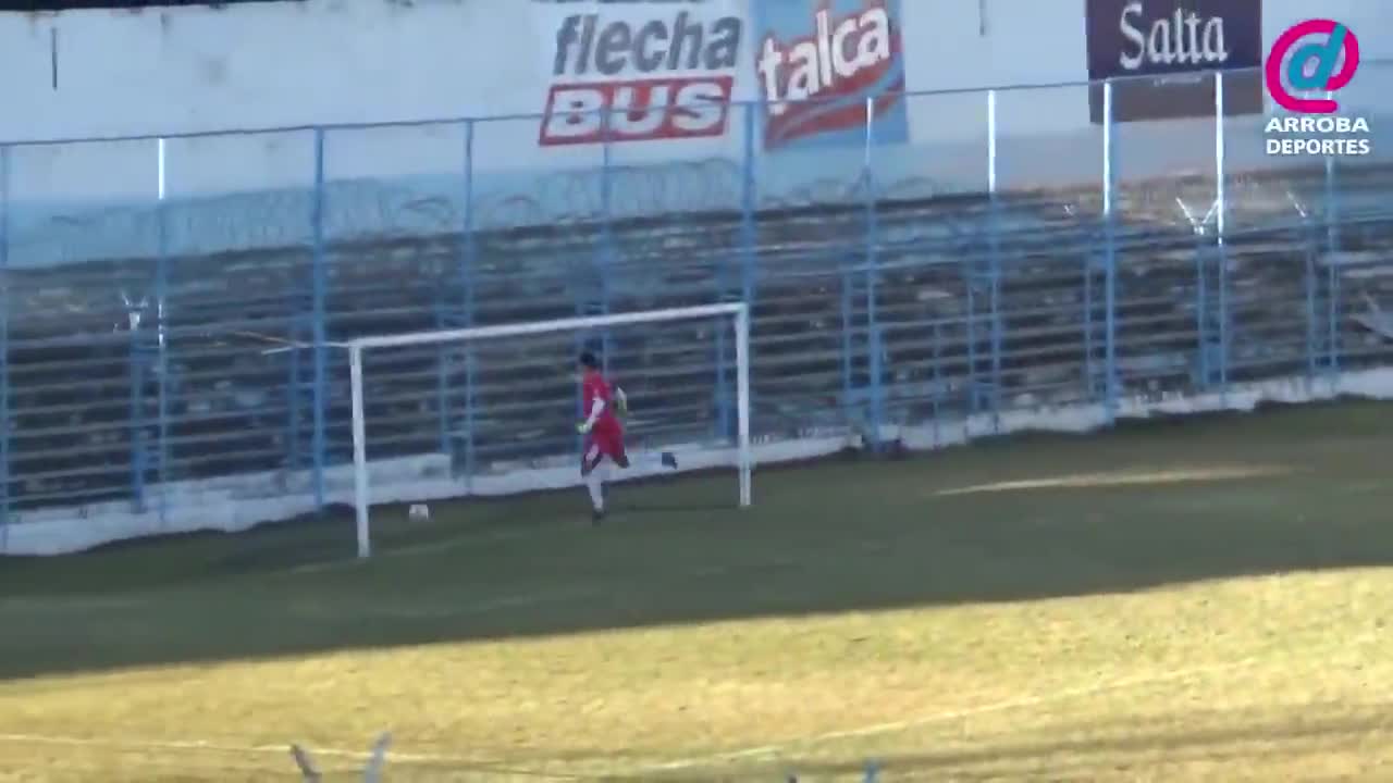 El impresionante autogol en la liga salteña del fútbol argentino