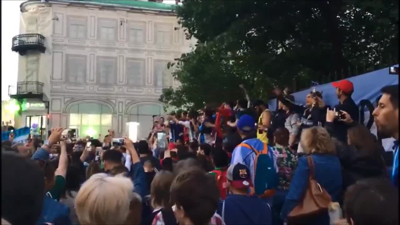 La alocada “noche blanca” de Moscú tras la clasificación de Rusia a octavos del mundial