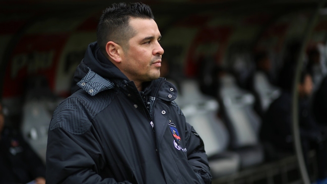 Héctor Tapia no podrá dirigir a Colo Colo ante Corinthians por castigo de la Conmebol