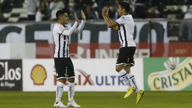 Fierro hizo vibrar el Monumental con un golazo de tiro libre que dejó en ventaja a Colo Colo
