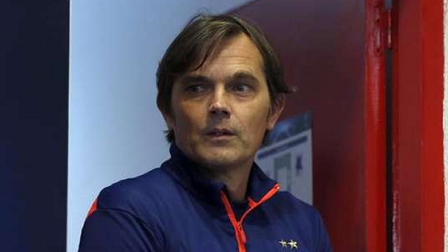 Phillip Cocu es el nuevo entrenador de Mauricio Isla en Fenerbahçe