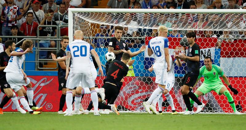 Croacia ratificó el liderato de su grupo con trabajado triunfo ante Islandia