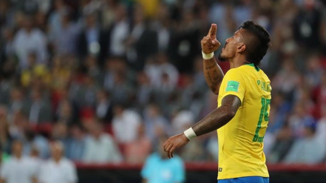 Paulinho anotó el primer gol de Brasil ante Serbia en el cierre del Grupo E