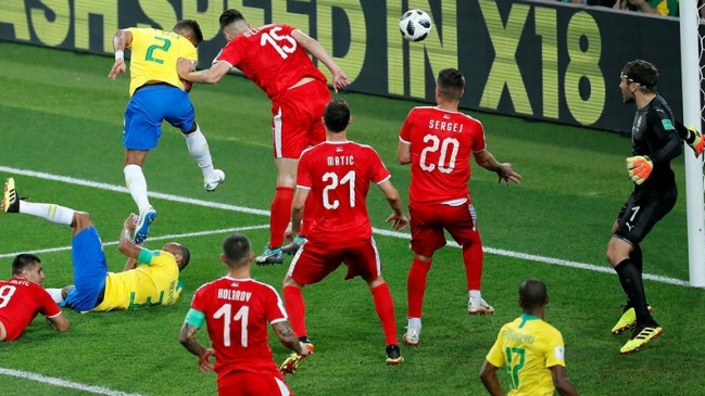 Thiago Silva cerró la victoria de Brasil ante Serbia y su clasificación a octavos de final