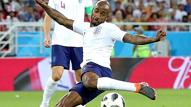 Seleccionado inglés Fabian Delph viajó para asistir al nacimiento de su tercer hijo