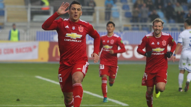 Isaac Díaz puso en ventaja a la U ante Colchagua mediante lanzamiento penal por Copa Chile