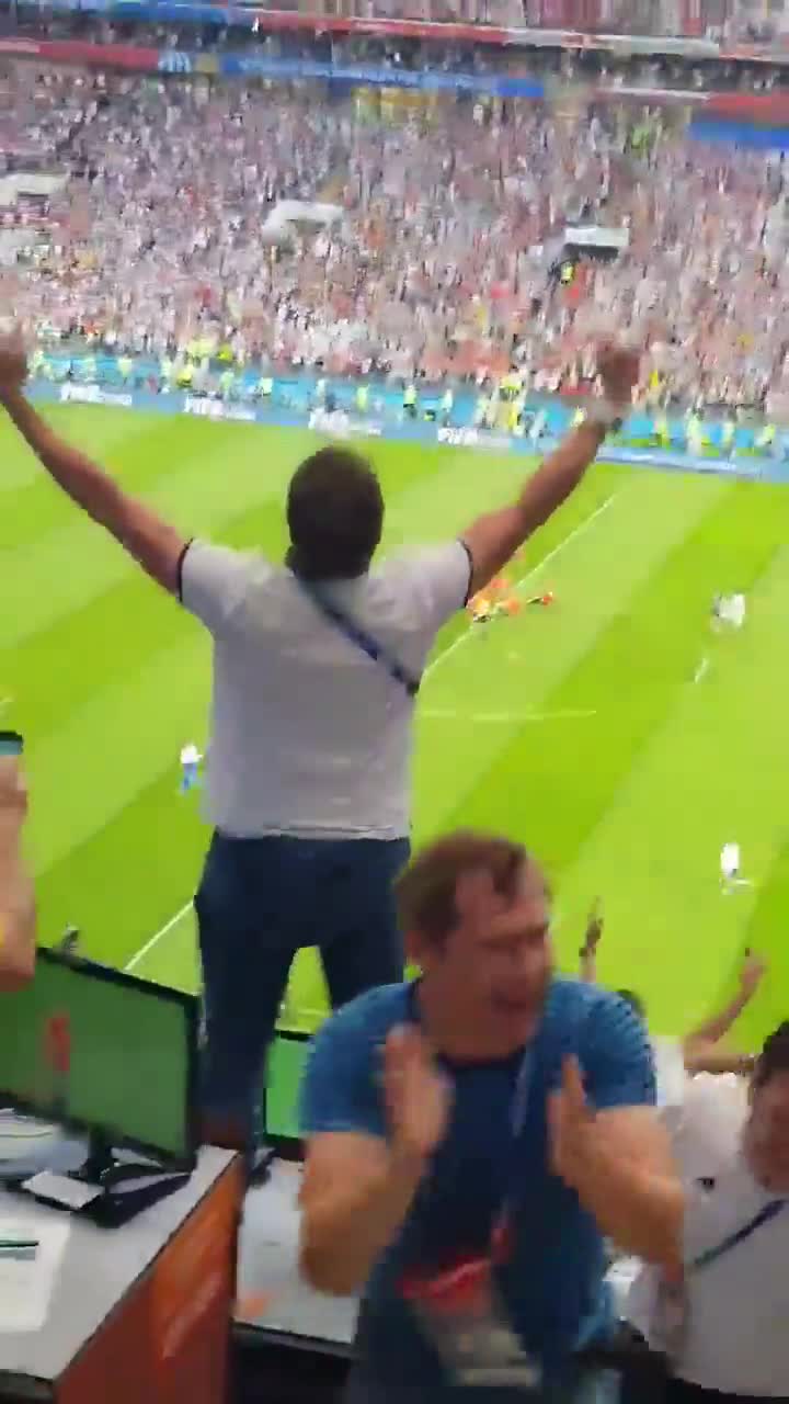 Periodista ruso se emocionó hasta las lágrimas con la clasificación en octavos del Mundial