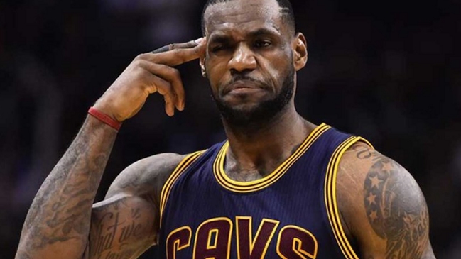 LeBron James se transformó en nuevo jugador de Los Angeles Lakers