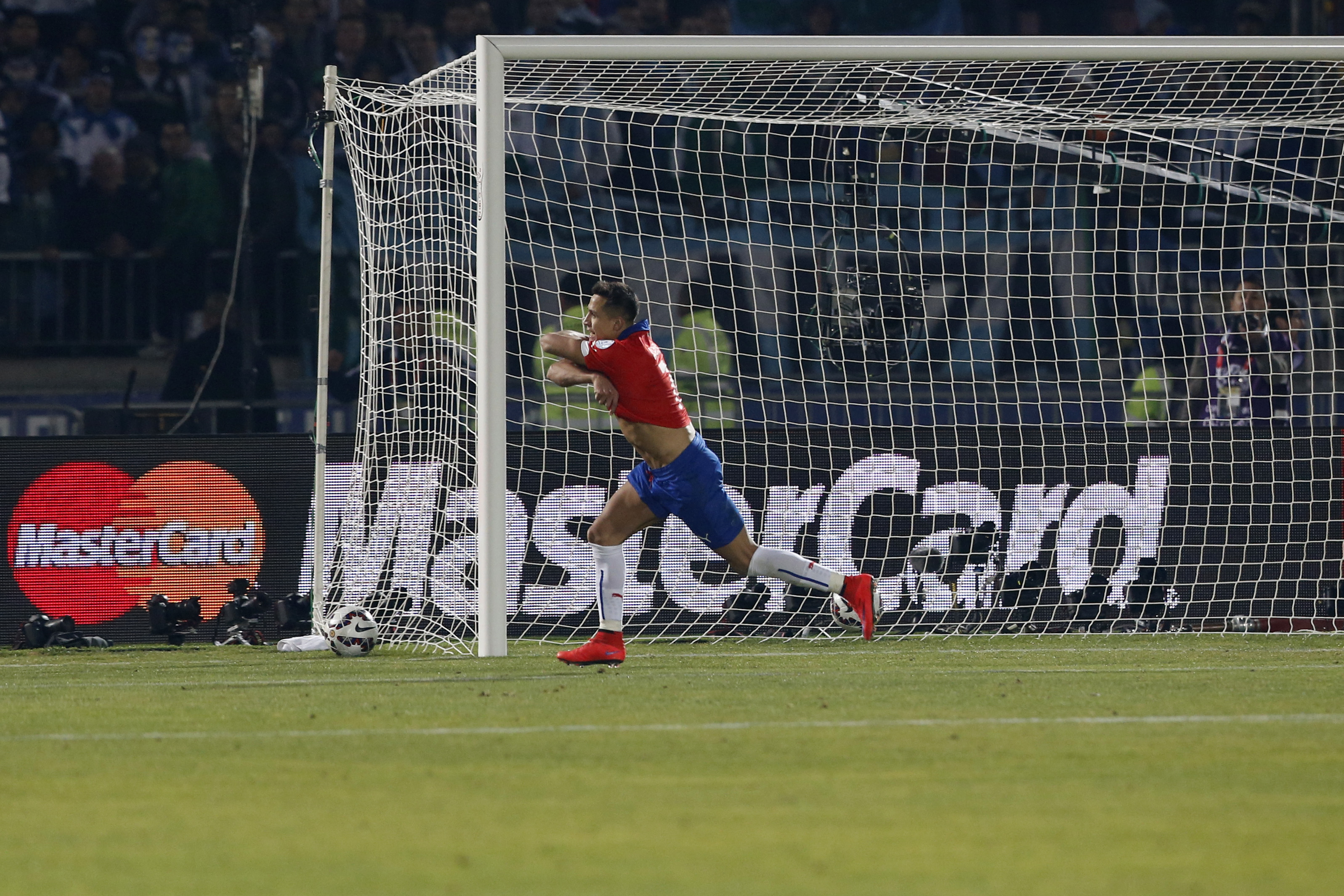 El emocionante relato de Ernesto Díaz Correa para el penal de Alexis y el primer título de Chile