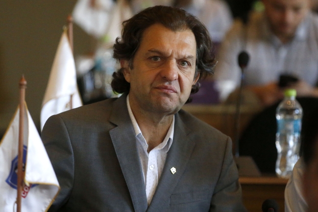 Mosa contra Ruiz-Tagle: No tiene la calidad moral ni ética para ser presidente