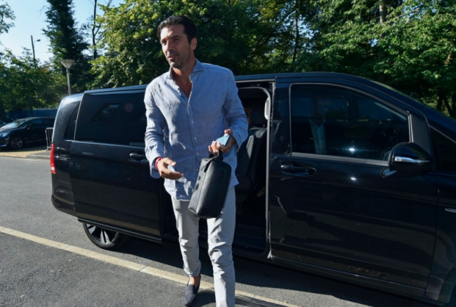 La multitudinaria recepción a Gianluigi Buffon en el Parque de los Príncipes