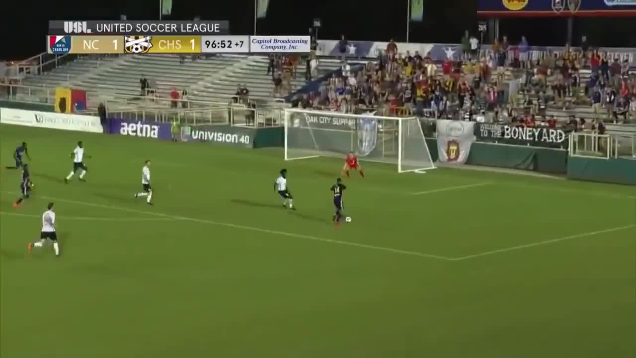 ¿La peor jugada en la historia? Esta acción hasta provocó carcajadas de los relatores