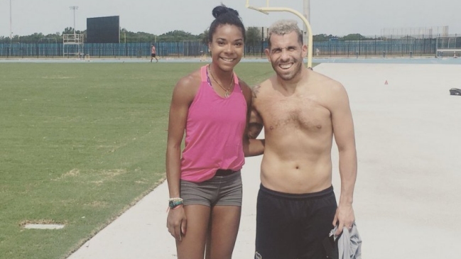 Carlos Tévez desafió a atleta uruguaya en 100 metros planos y no le fue nada de bien