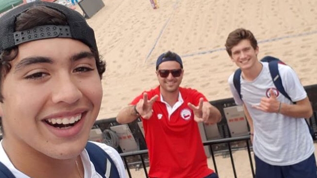 Droguett y Lammel lograron histórico triunfo en el Mundial juvenil de voleibol playa