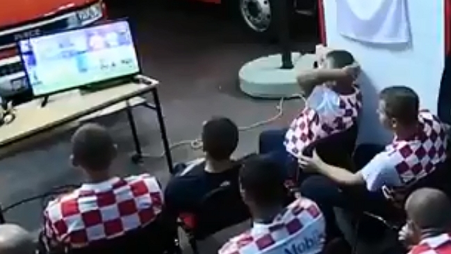 Bomberos croatas reaccionaron a una alarma en medio de la definición a penales con Rusia