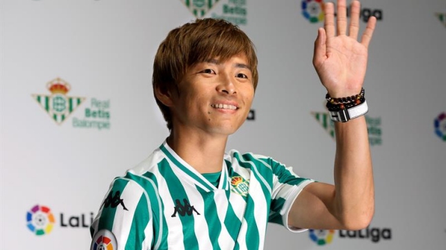 Figura de la selección japonesa fue presentado en Tokio como refuerzo de Real Betis
