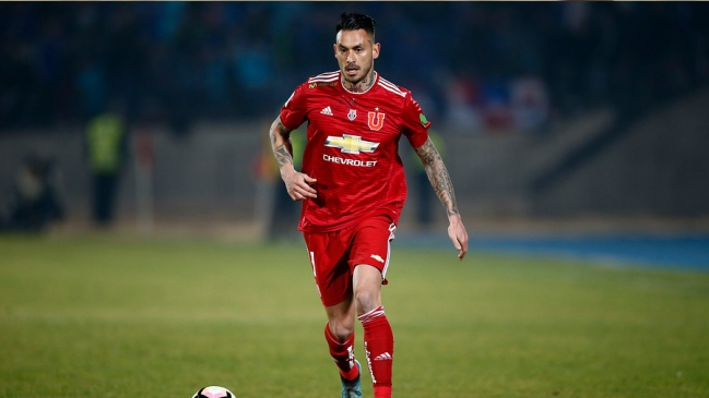 Esposa de Mauricio Pinilla compartió imagen del jugador “solucionando sus problemas lumbares”