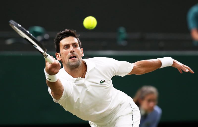 Djokovic venció en el primer asalto a Nadal y quedó a un set de alcanzar la final de Wimbledon