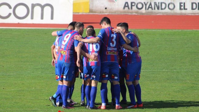 Iberia rindió como local ante Fernández Vial y se alejó en el liderato de Segunda División