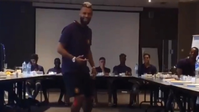 Jugador inglés cantó y bailó como Michael Jackson tras ser presentado en Toulouse