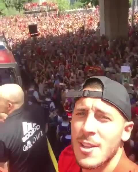 La multitudinaria recepción a Bélgica captada por Eden Hazard