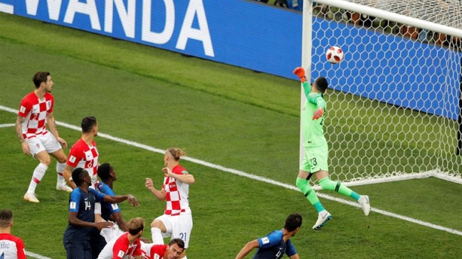 Mario Mandzukic anotó un autogol y Francia se puso en ventaja en la final del Mundial