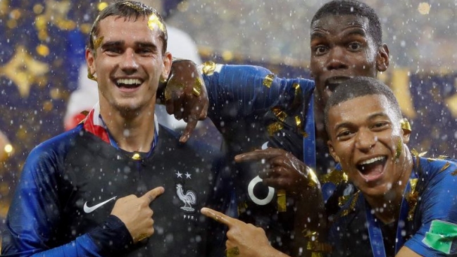 Paul Pogba y Antoine Griezmann celebraron “a lo mexicano” en el camarín de Francia