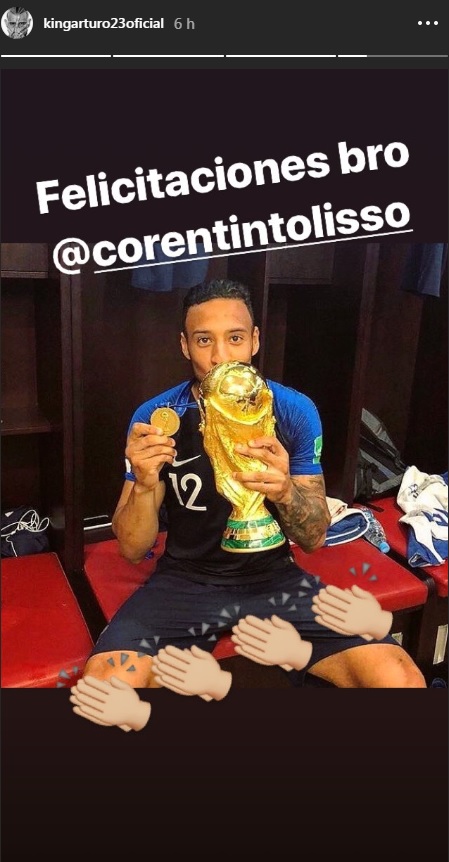 Arturo Vidal felicitó a su compañero Corentin Tolisso por coronarse campeón del mundo