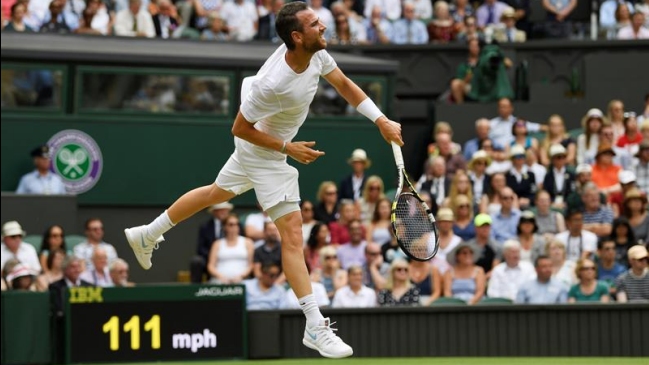 Adrian Mannarino debutó con victoria en el ATP de Newport