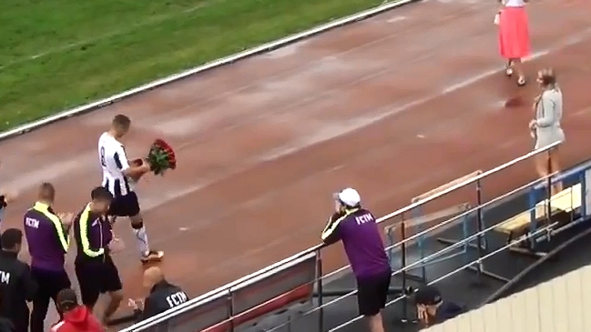 Futbolista marcó un gol y propuso matrimonio en los festejos