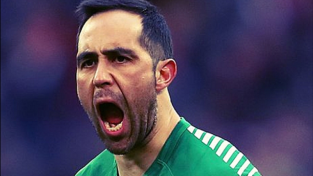 Claudio Bravo le atajó un penal a Josep Guardiola y presumió de ello en Instagram