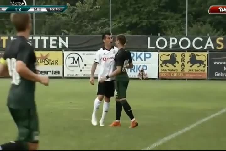 Gary Medel se enojó y se fue a los pechazos con jugador ruso