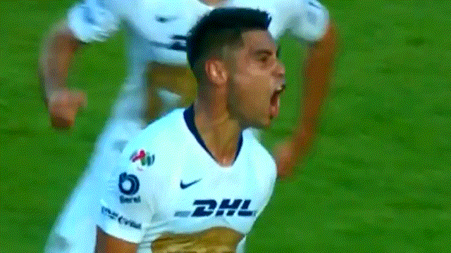 Felipe Mora tuvo gran estrenó en Pumas y anotó el primer gol del Apertura en México