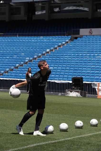 Real Madrid presentó al arquero ucraniano Andriy Lunin