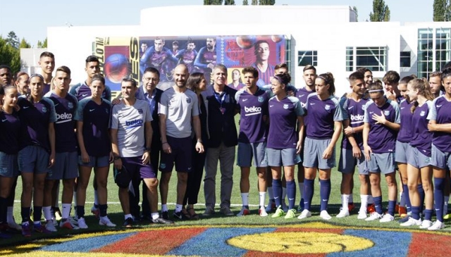 Polémica en España por diferencias en viaje de equipos masculino y femenino de Barcelona