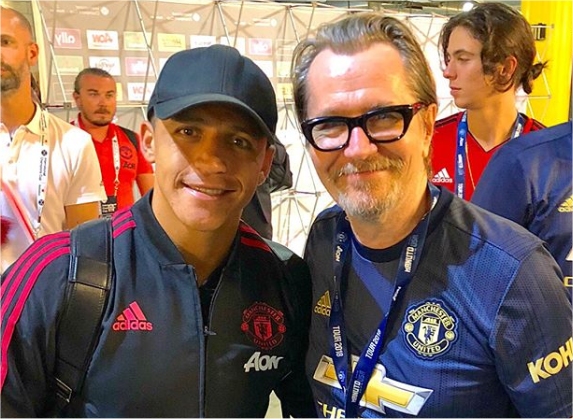 Alexis Sánchez compartió con Julia Roberts y Gary Oldman
