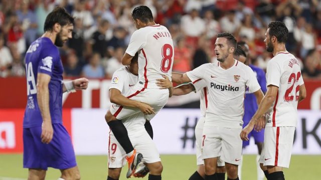 Sevilla vapuleó a Ujpest y dejó su llave por la Europa League casi finiquitada