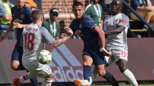 Liverpool goleó a Manchester United con un opaco Alexis Sánchez en la cancha