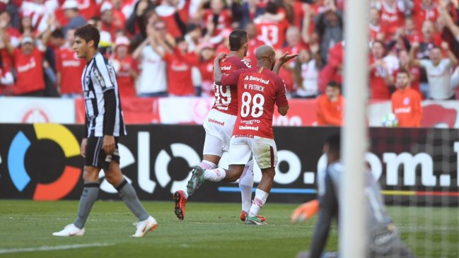 Leonardo Valencia sufrió en cancha la goleada que recibió Botafogo ante Inter de Porto Alegre