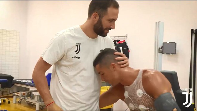 Se encontró con las otras estrellas: Así fue el primer día de Cristiano en Juventus