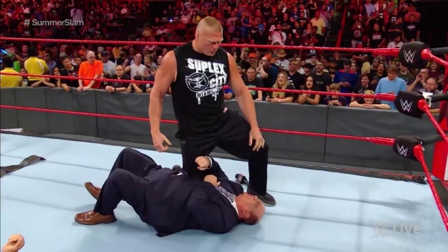 Brock Lesnar atacó a Kurt Angle y Paul Heyman en su regreso a RAW