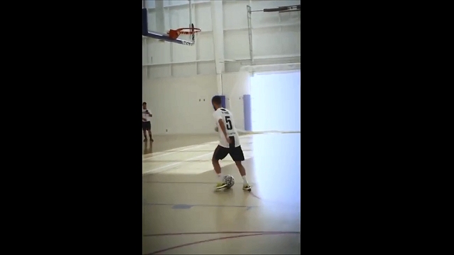 Miralem Pjanic anotó un doble con increíble pirueta