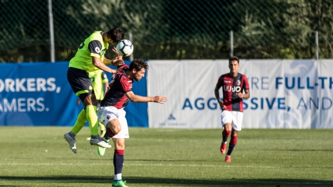 Erick Pulgar actuó en derrota de Bologna ante Huddersfield Town