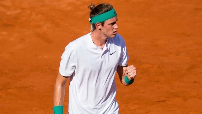 Nicolás Jarry se impuso en dura batalla a Verdasco y avanzó a cuartos en Kitzbühel