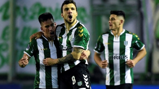 Banfield despachó a Boston River y avanzó a octavos de final en la Copa Sudamericana