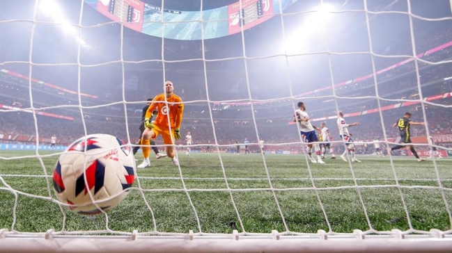 Arquero de la MLS fue entrevistado mientras jugaba