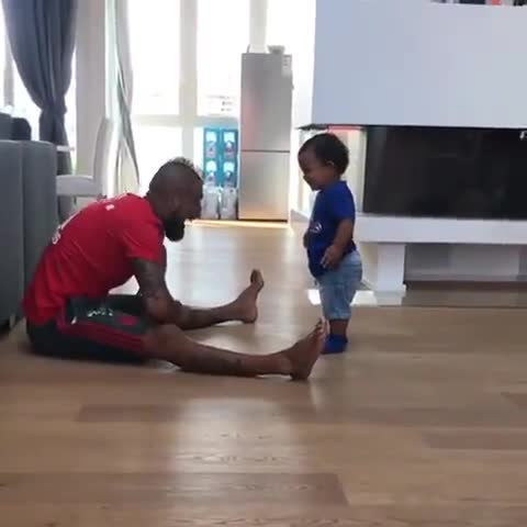 El emotivo mensaje de Arturo Vidal a su hijo menor: Siempre pisa fuerte, con sacrificio y corazón